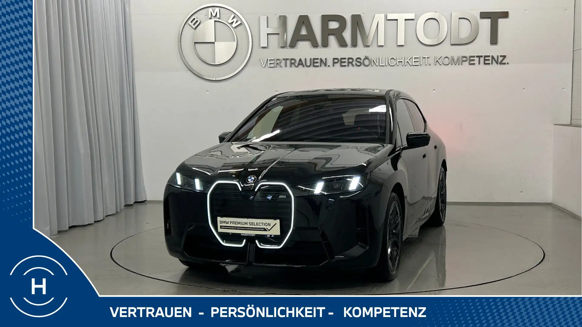 BMW iX M70 *Innovationspaket / Pano / AHK / Ö-Paket* Schwarz - 1