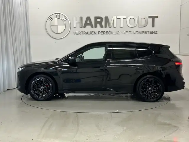 BMW iX view 3