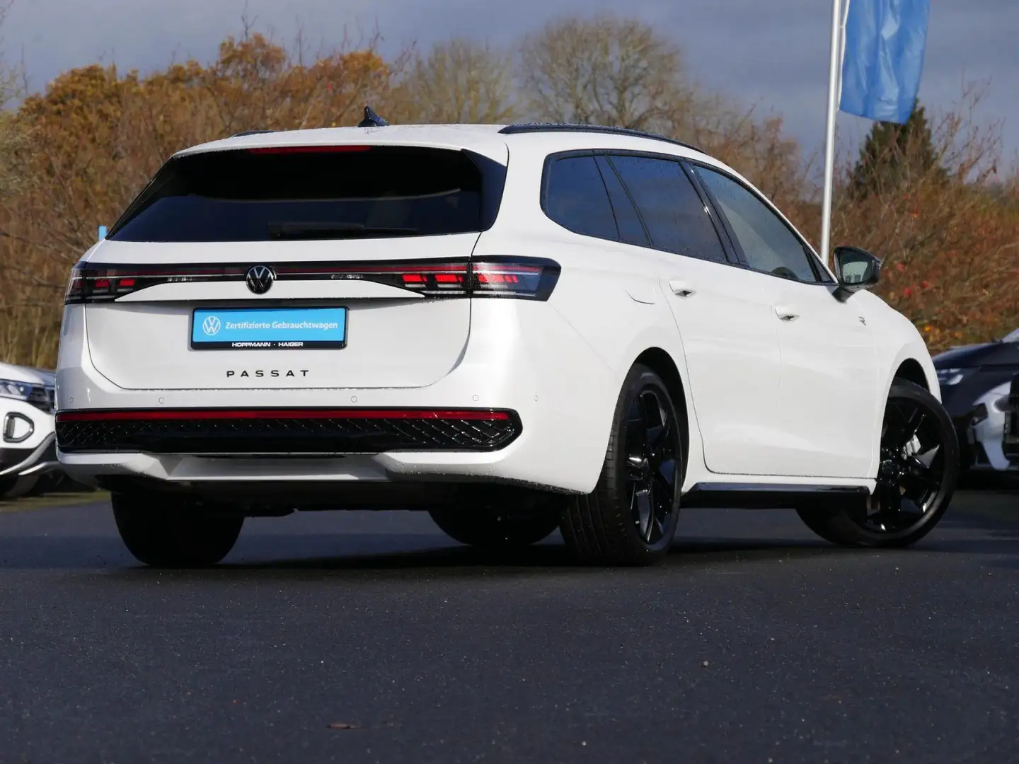 Volkswagen Passat R-Line 1.5 electric/TSI eHybrid AHK Pano Bianco - 2
