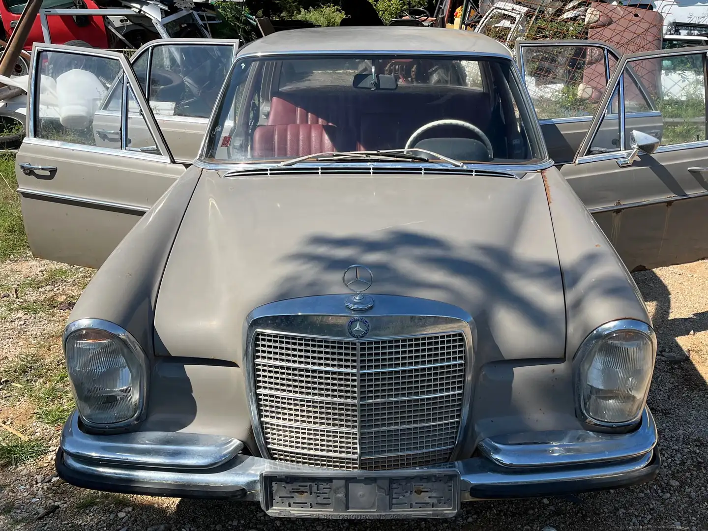 Mercedes-Benz 280 W108, 280 S Grau - 1