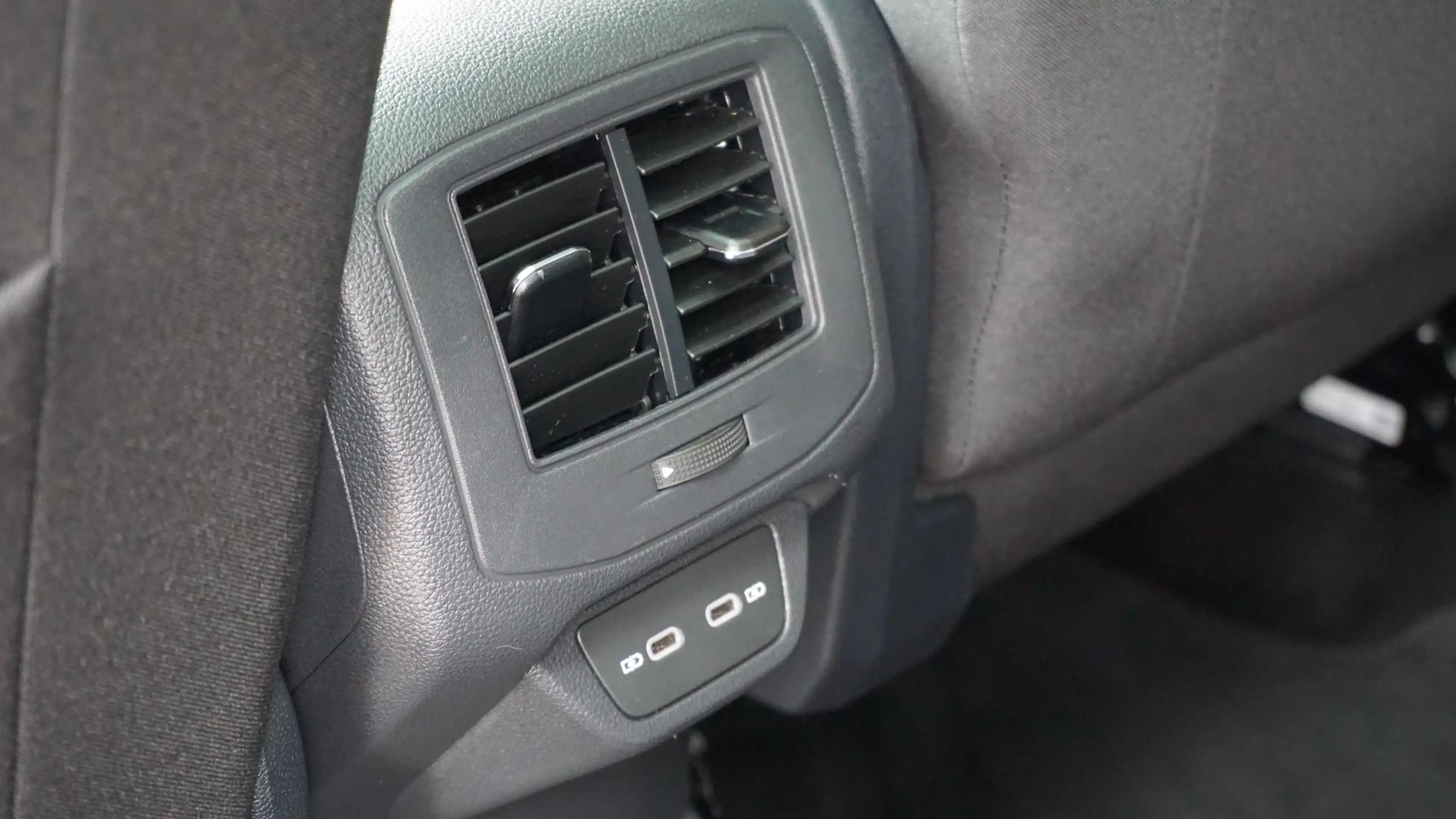Volkswagen T-Roc 1.5 TSI 150pk DSG 2x R-Line & Black Style Pano.Dak — photo 46