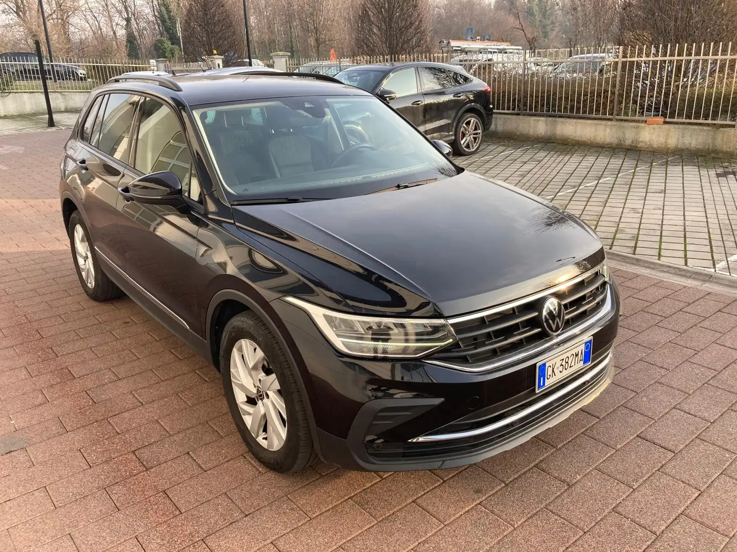 Volkswagen Tiguan Tiguan II 2021 2.0 tdi Life 150cv dsg Nero - 2