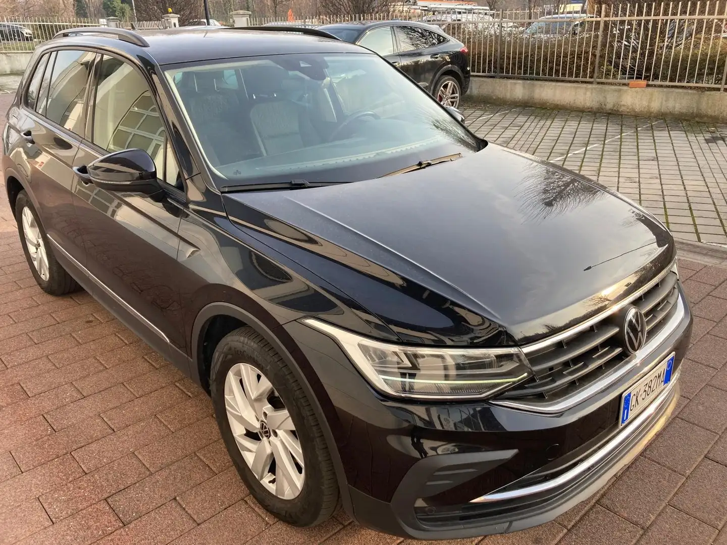 Volkswagen Tiguan Tiguan II 2021 2.0 tdi Life 150cv dsg Nero - 1