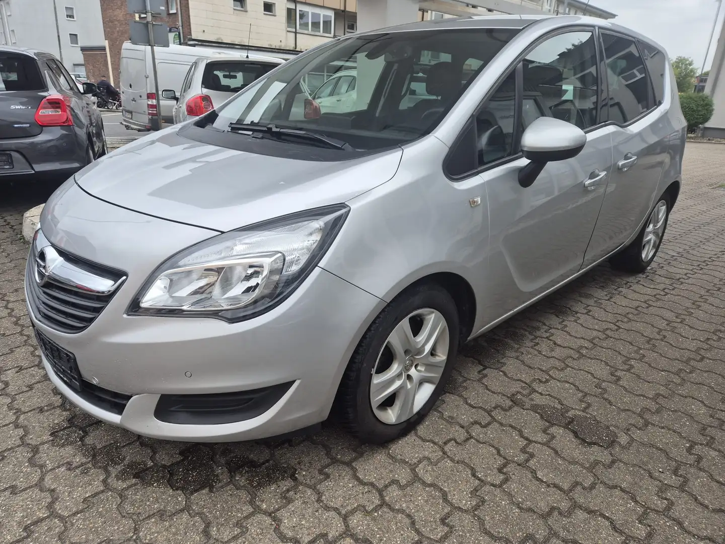 Opel Meriva Meriva 1.4 Edition  Wenig Kilometer & Klimaauto. Silber - 2