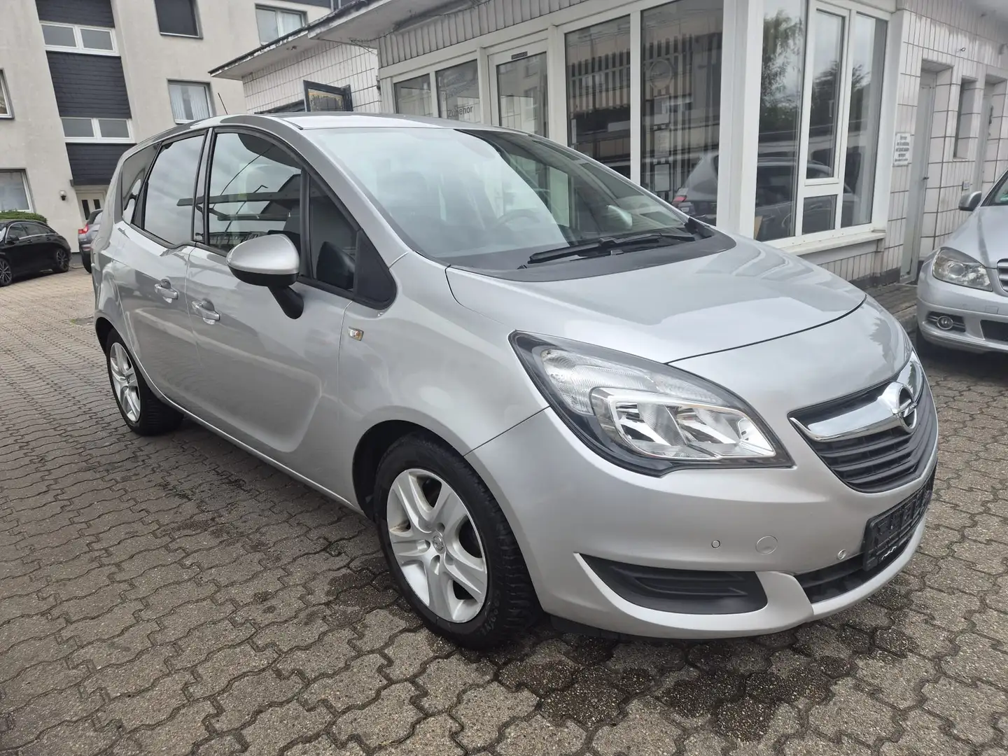 Opel Meriva Meriva 1.4 Edition  Wenig Kilometer & Klimaauto. Silber - 1