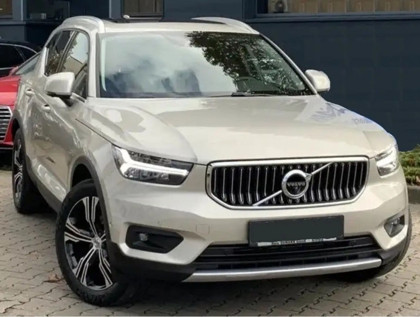 Volvo XC40 D3 AWD Geartronic Inscription Beige - 1