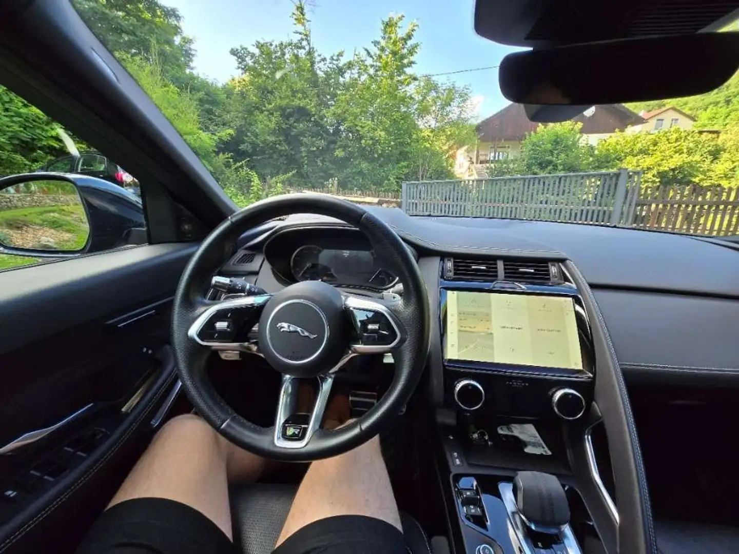 Jaguar E-Pace mit Garantie: 2.0DI4 D165 AWD R-Dynamic SE Aut Grau - 2