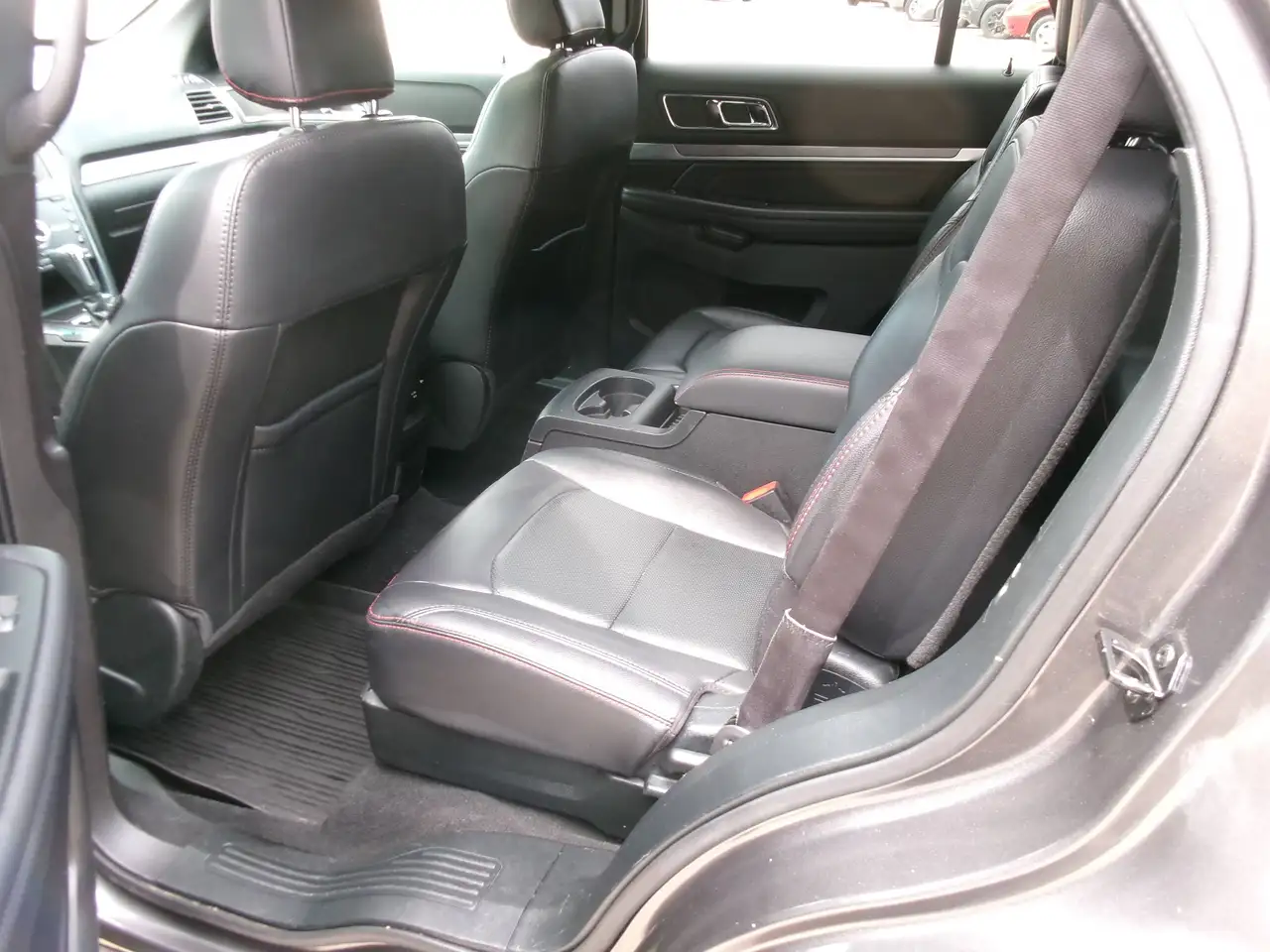 Ford Explorer photo Ford Explorer