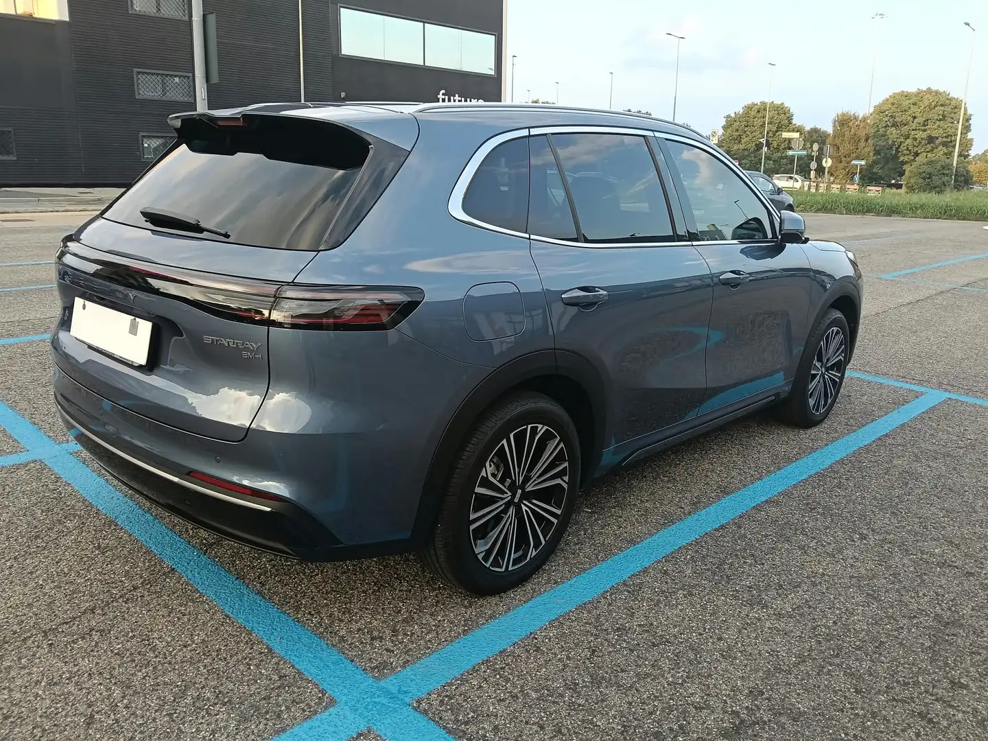 Geely Starray EM-i 1.5 phev Sky Blue Edition auto Blau - 2