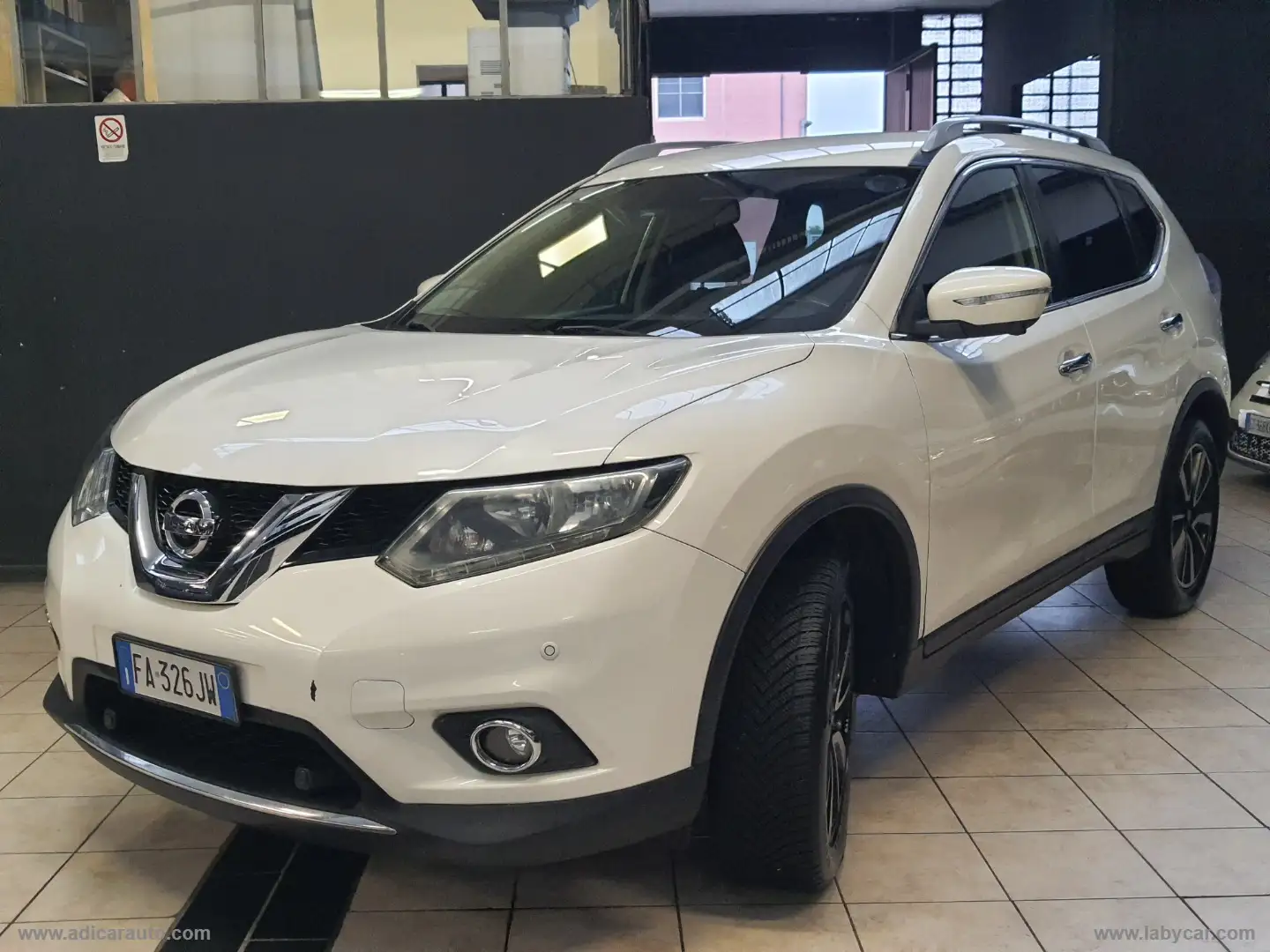 Nissan X-Trail 1.6 dCi 2WD Tekna Wit - 2