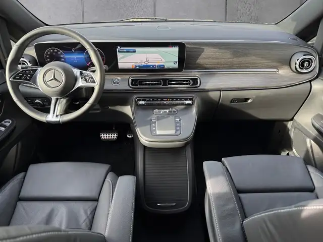 Mercedes-Benz V 300 view 4