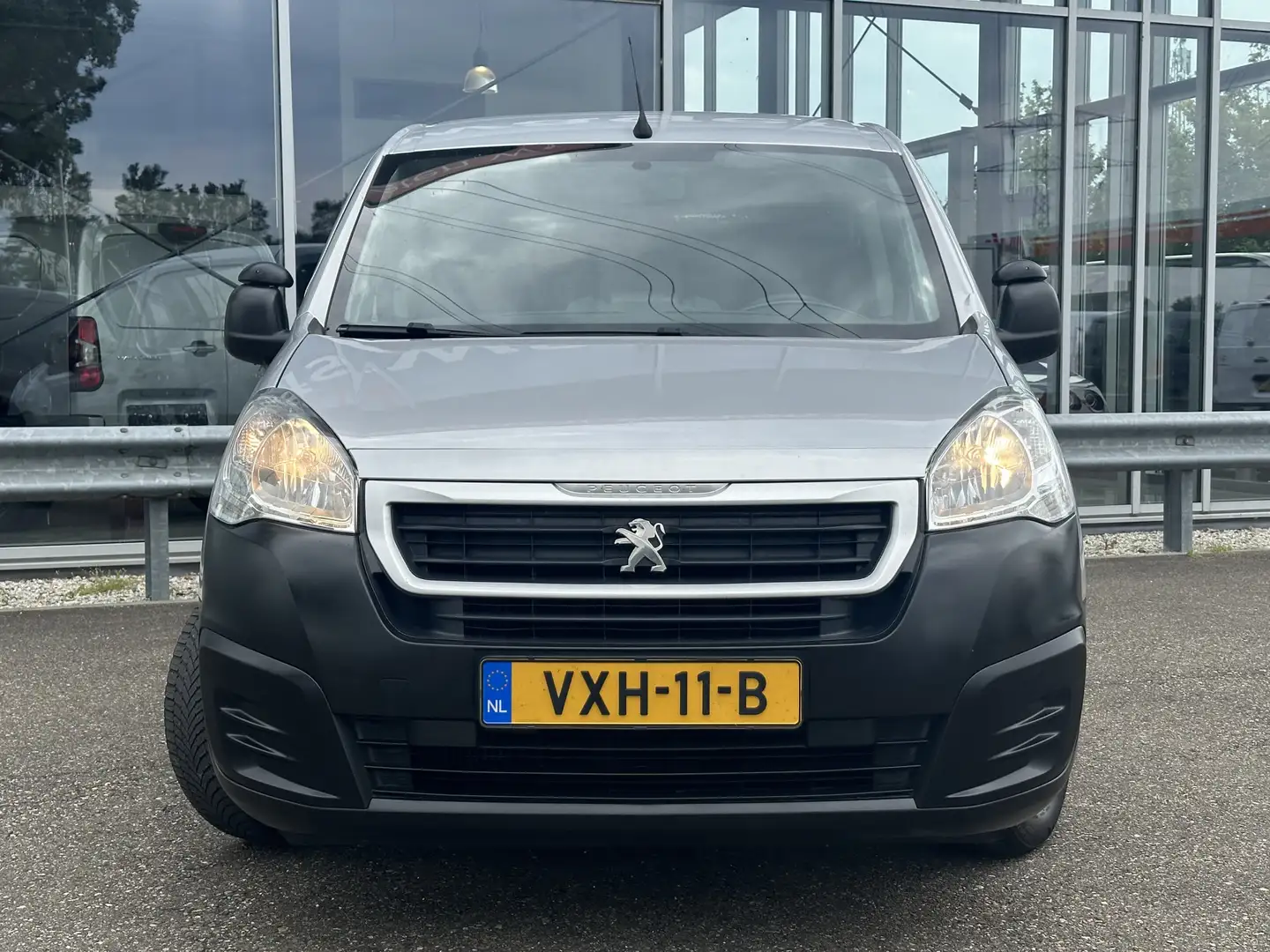 Peugeot Partner 122 1.6 BlueHDi 75 L1 Pro | Navi | Carplay | Cruis Zilver - 2