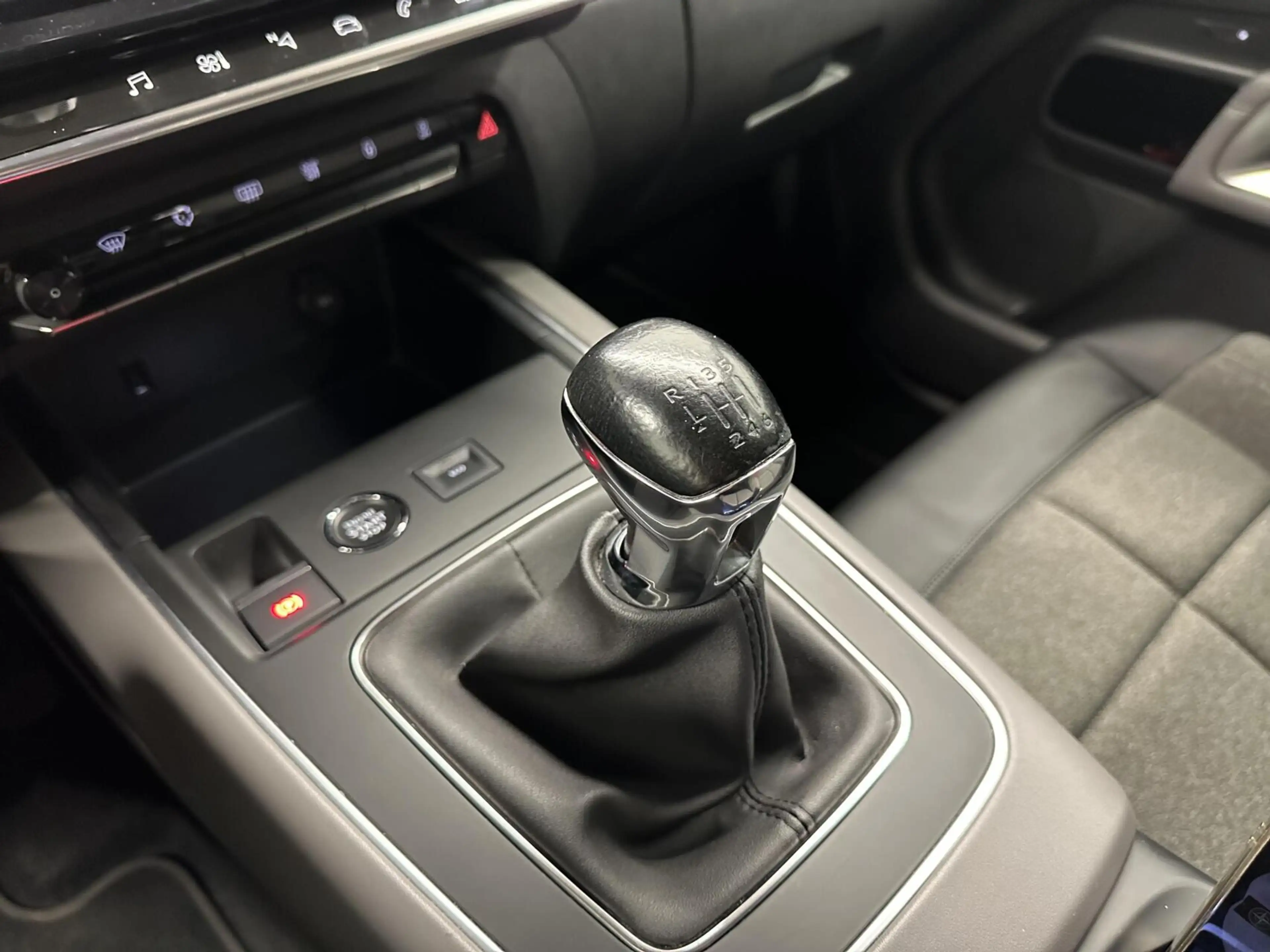 Citroen C5 Aircross 1.2 PureTech C-Series TREKHAAK CAMERA CRUISE NAVI — photo 40