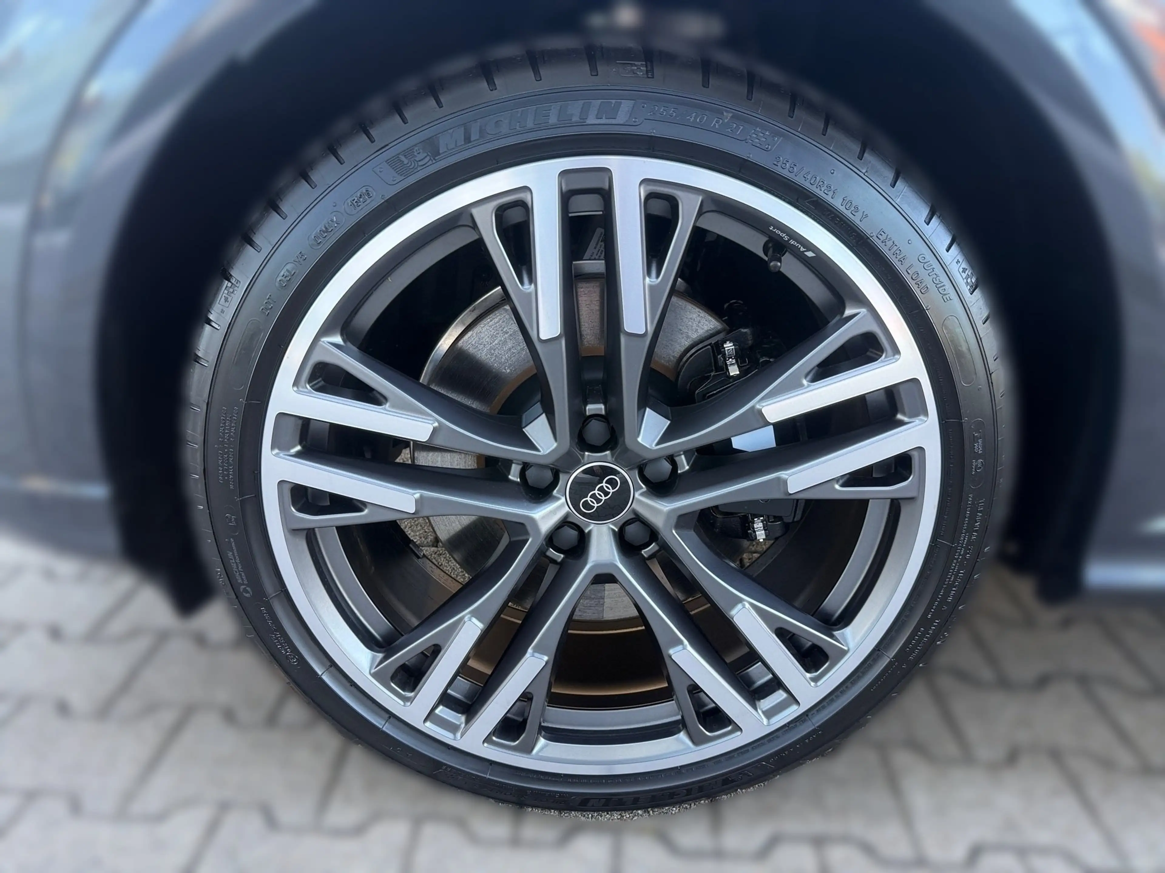 Audi SQ5 SUV TFSI quattro S-Tronic HeadUp Panodach AHK B&O — photo 6