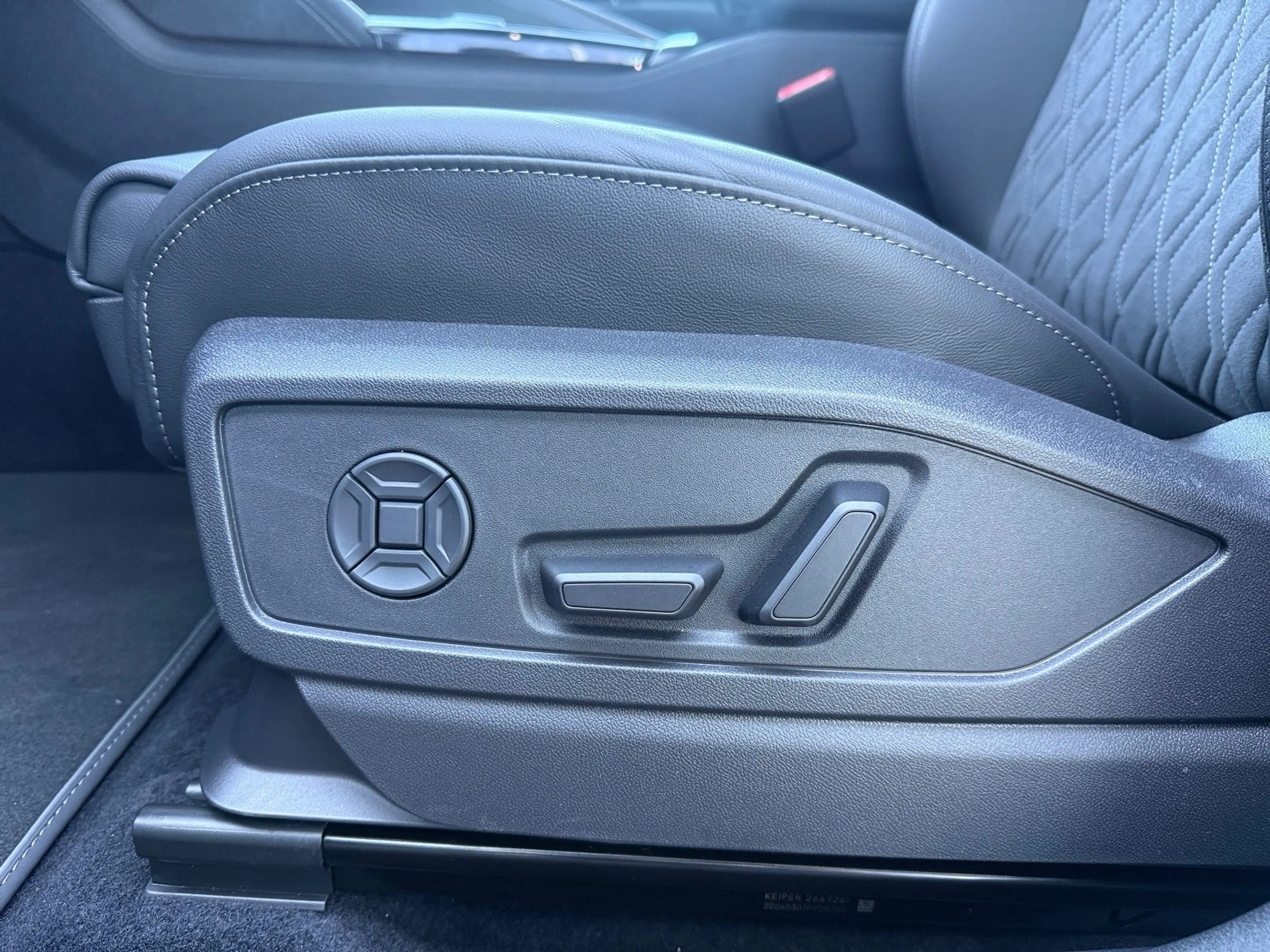 Audi SQ5 SUV TFSI quattro S-Tronic HeadUp Panodach AHK B&O — photo 10