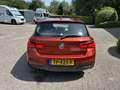 BMW 118 1-serie 118i High Executive M-Sport Oranje - thumbnail 4
