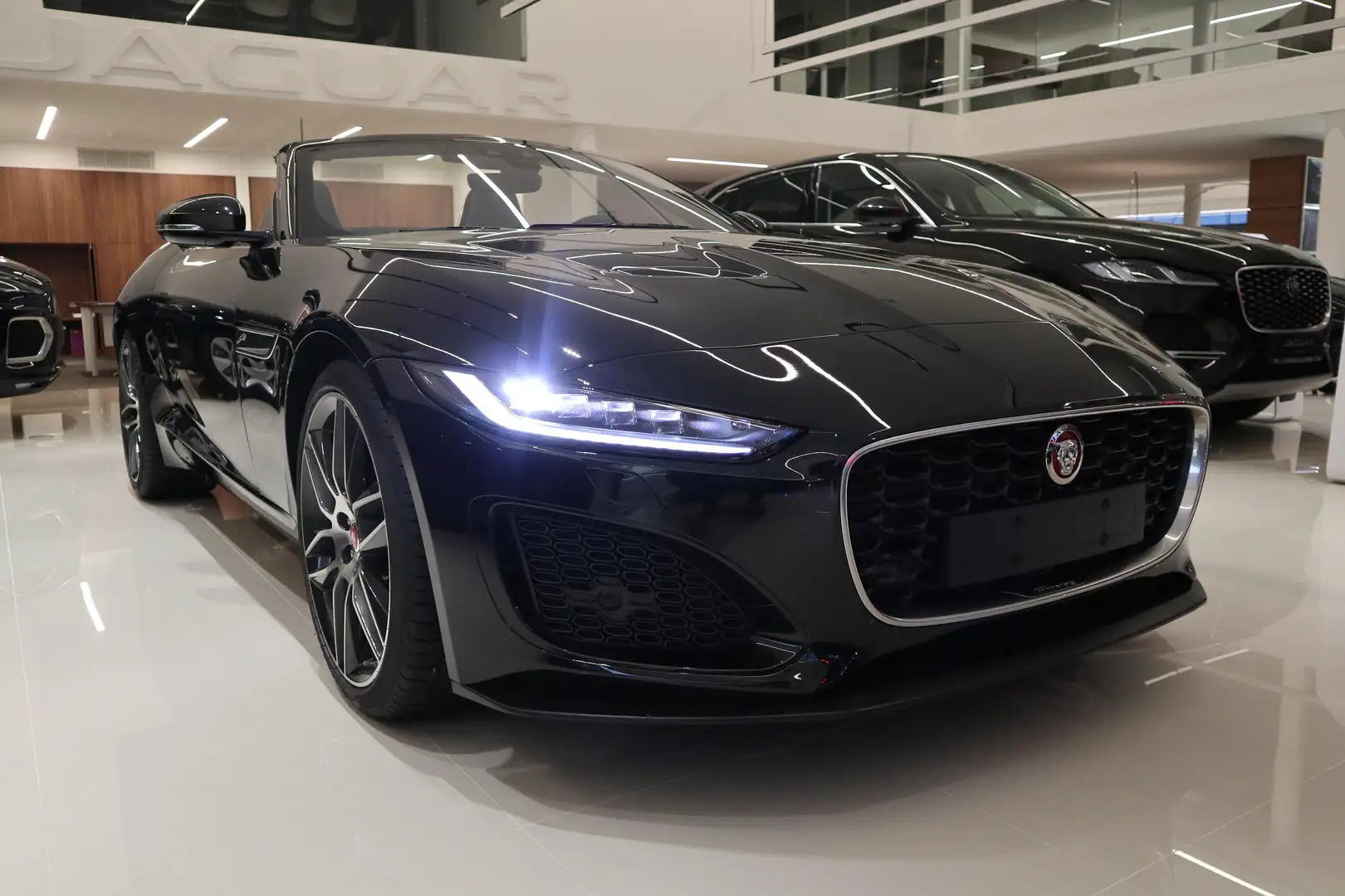 Jaguar F-Type Convertible P300 RWD Negro - 2