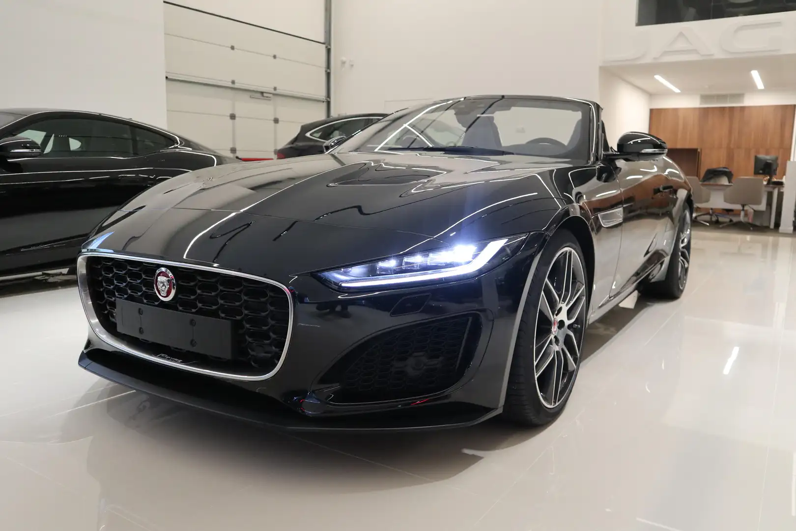 Jaguar F-Type Convertible P300 RWD Negro - 1