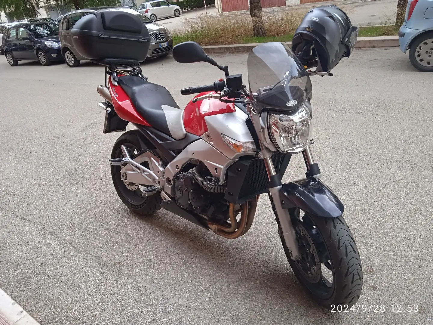 Suzuki GSR 600 Czerwony - 1