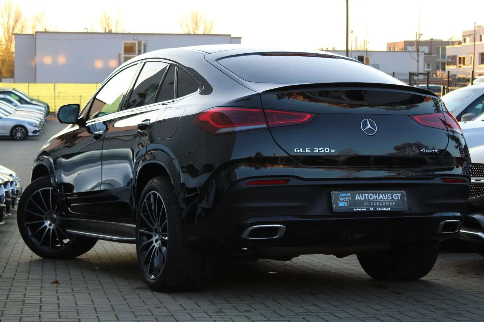 Mercedes-Benz GLE 350 e 4Matic Coupe AMG/Night/Pano/Distro/AHK Schwarz - 2