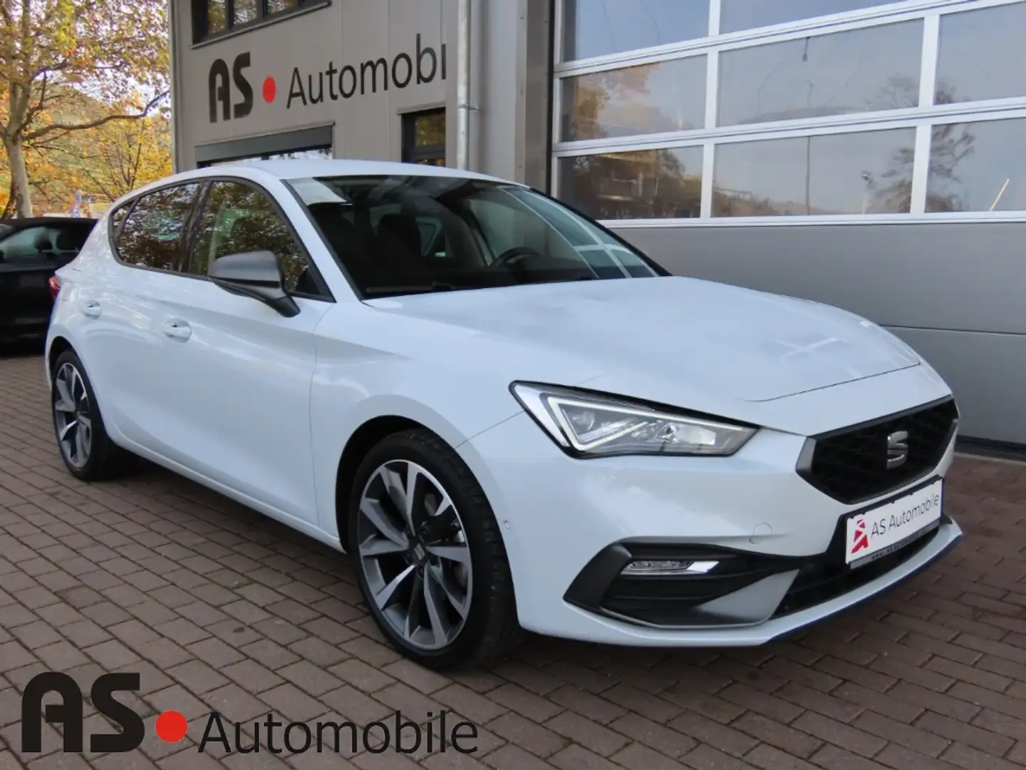 SEAT Leon 1.5TSI FR Keyless*LED*SHZ*Kamera*PDCv+h*8-f Weiß - 1