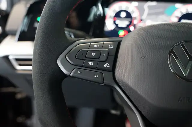 Volkswagen Golf view 17