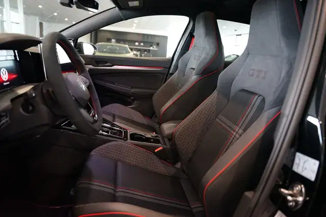 Volkswagen Golf view 9