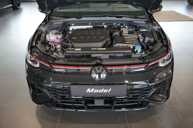 Volkswagen Golf view 4