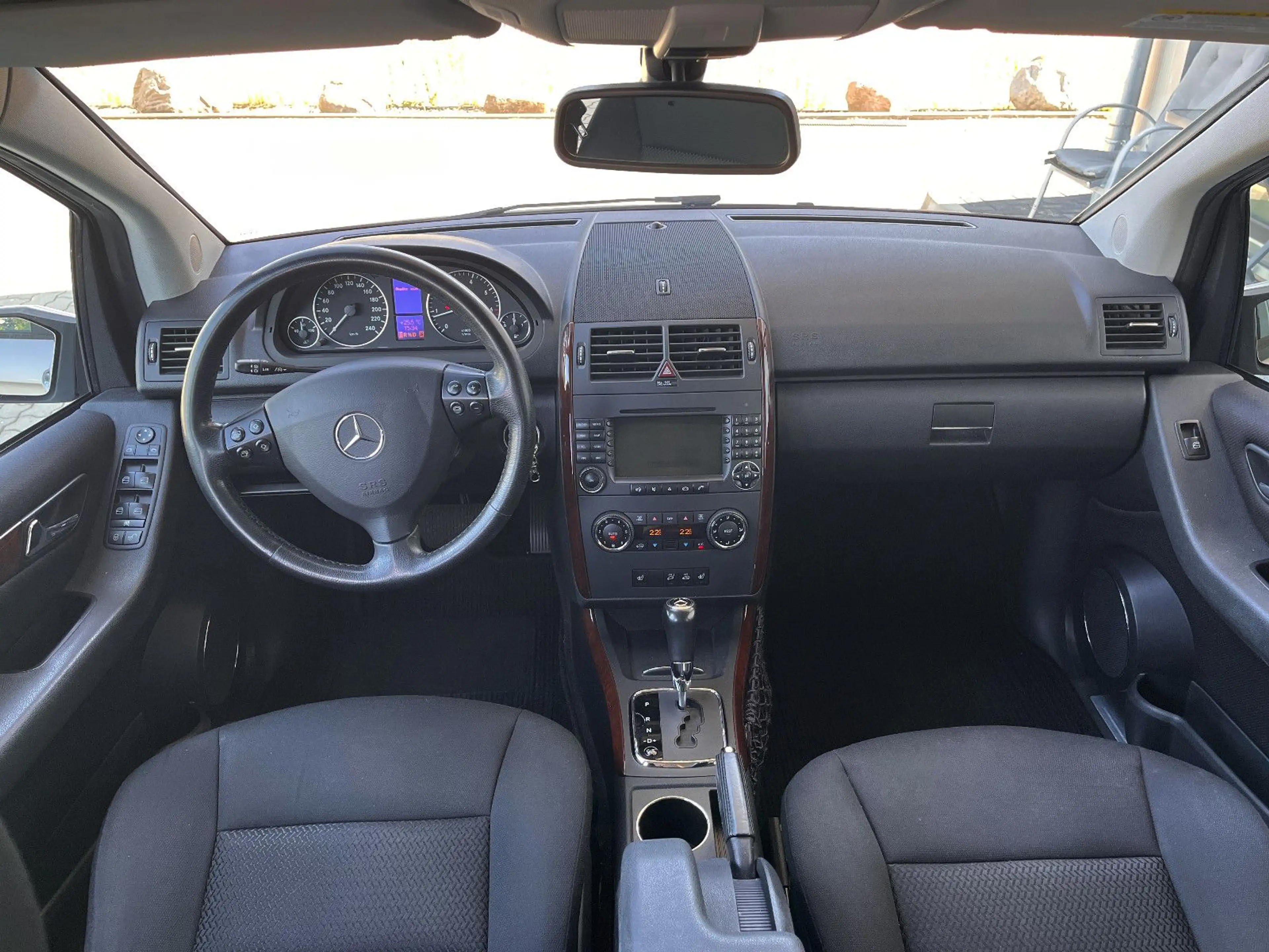 Mercedes-Benz A 200 5-türig Automatik — photo 11