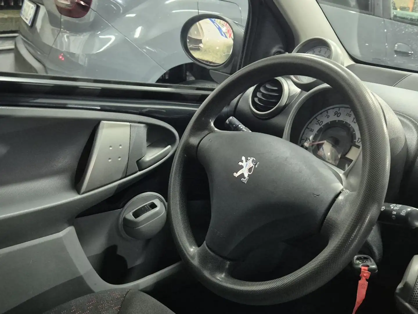 Peugeot 107 5p. Plaisir 2Tronic Bianco - 2