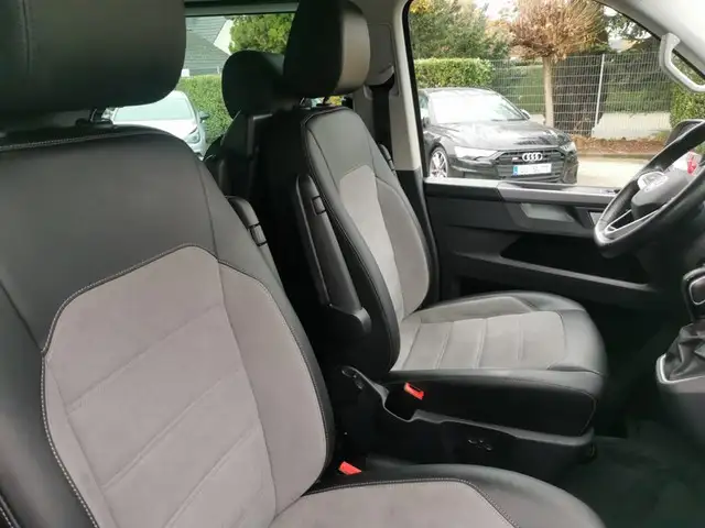 Volkswagen Multivan view 11