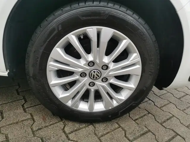 Volkswagen Multivan view 7