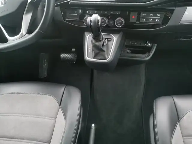 Volkswagen Multivan view 9