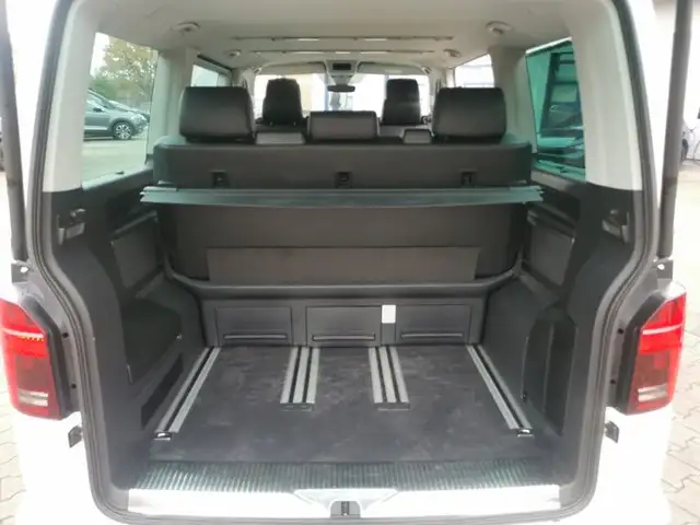 Volkswagen Multivan view 15