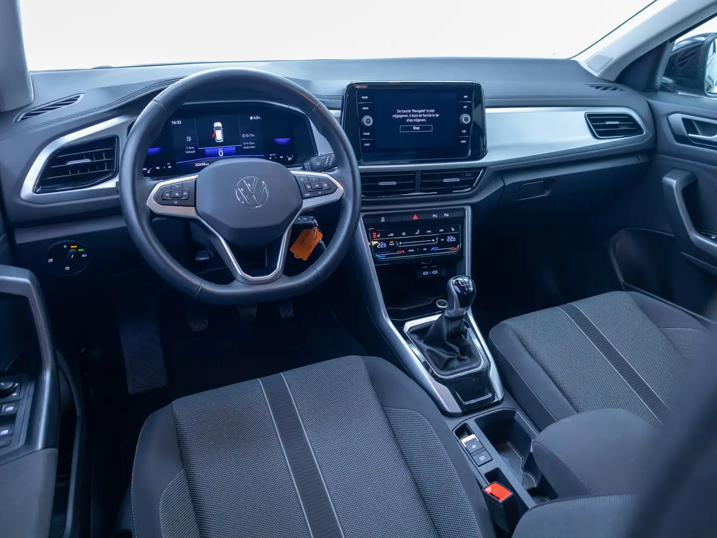 Volkswagen T-Roc 1.0 TSI 116 PK Business Edition | Stoelverwarming Schwarz - 2
