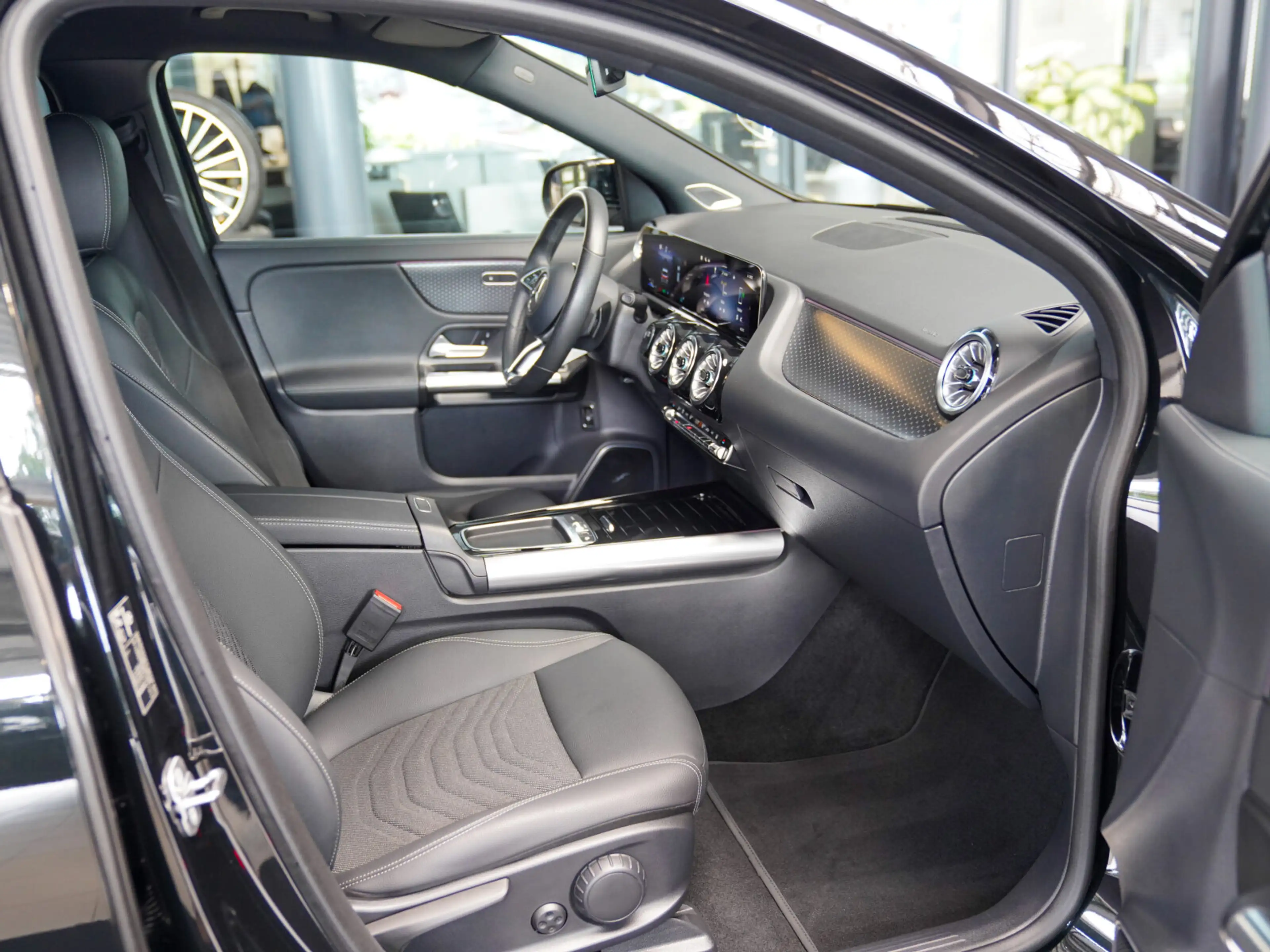 Mercedes-Benz EQA 350 4M AMG Vielspeiche Burmester 360° DISTRO Progressive — photo 11
