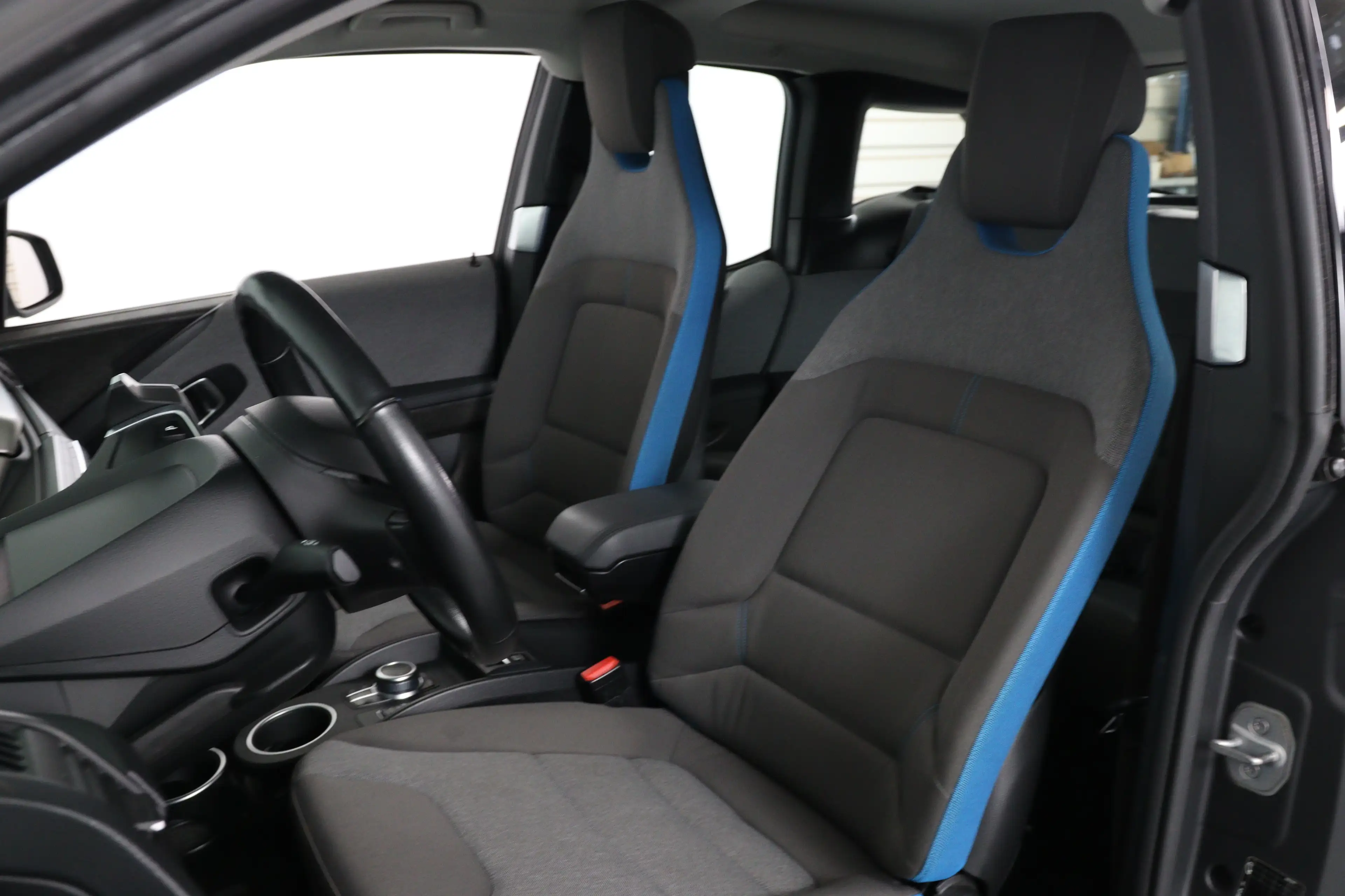 BMW i3 Basis 120Ah 42 kWh | Navigatie | Camera | LED | Cr — photo 6