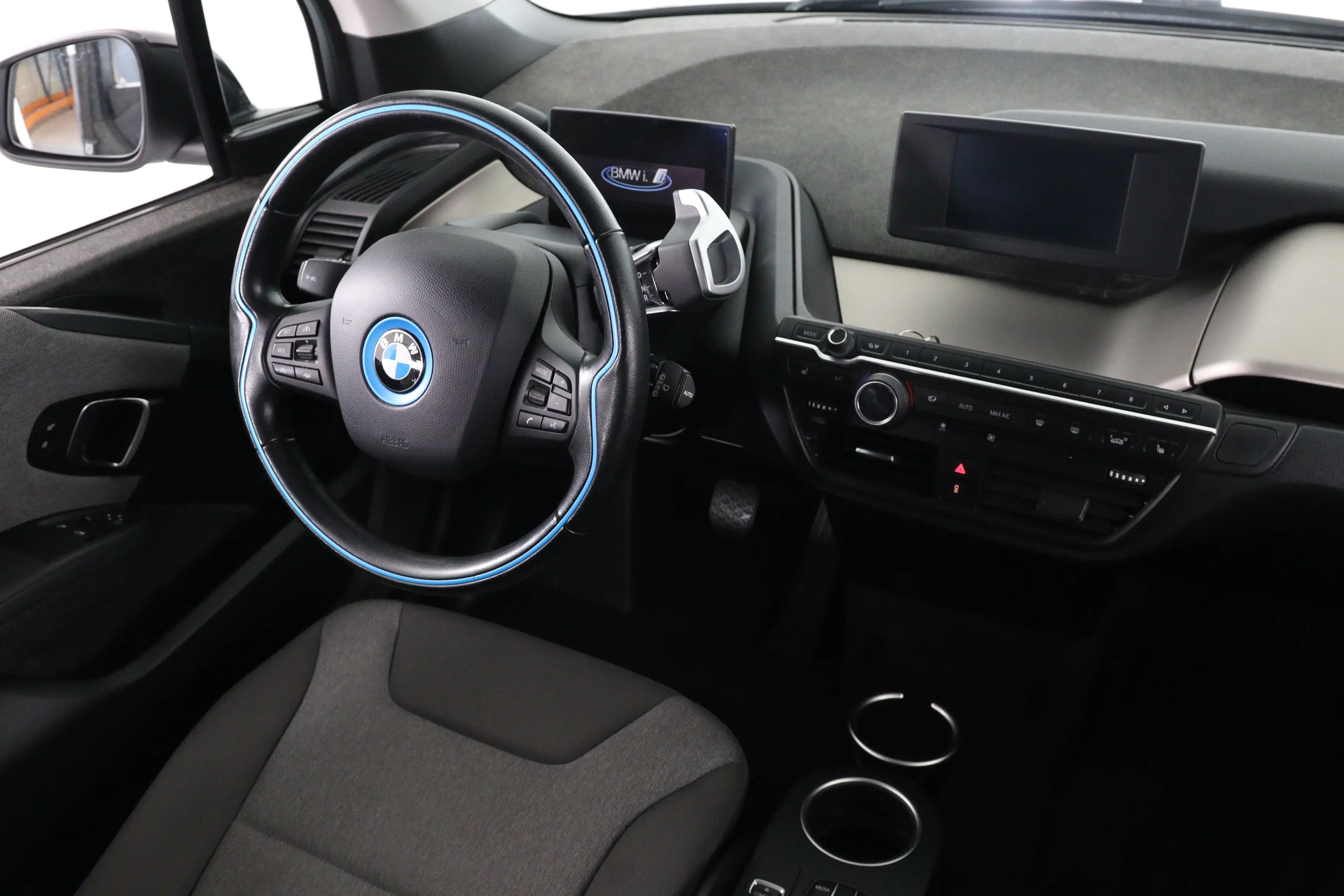BMW i3 Basis 120Ah 42 kWh | Navigatie | Camera | LED | Cr — photo 27
