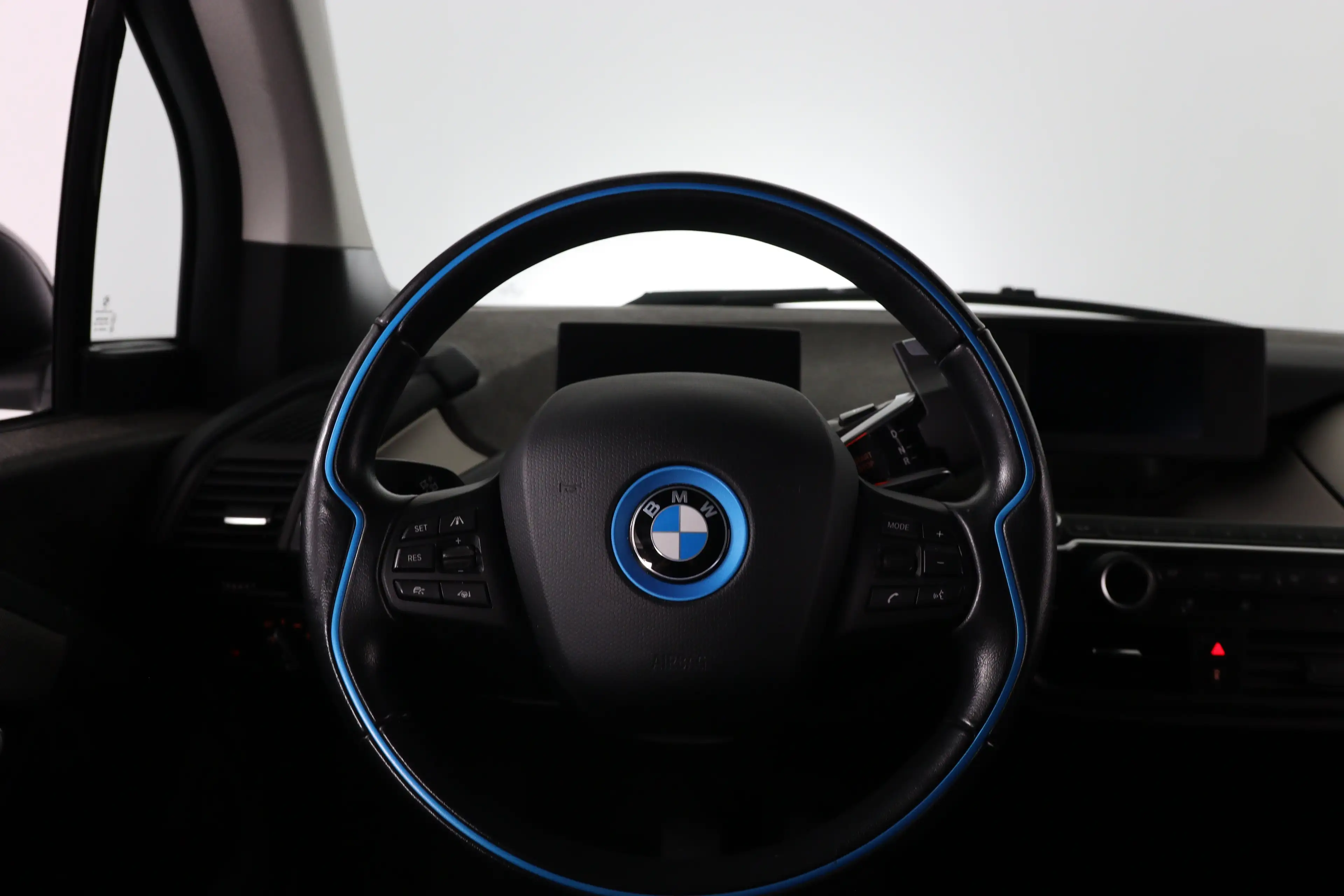 BMW i3 Basis 120Ah 42 kWh | Navigatie | Camera | LED | Cr — photo 28