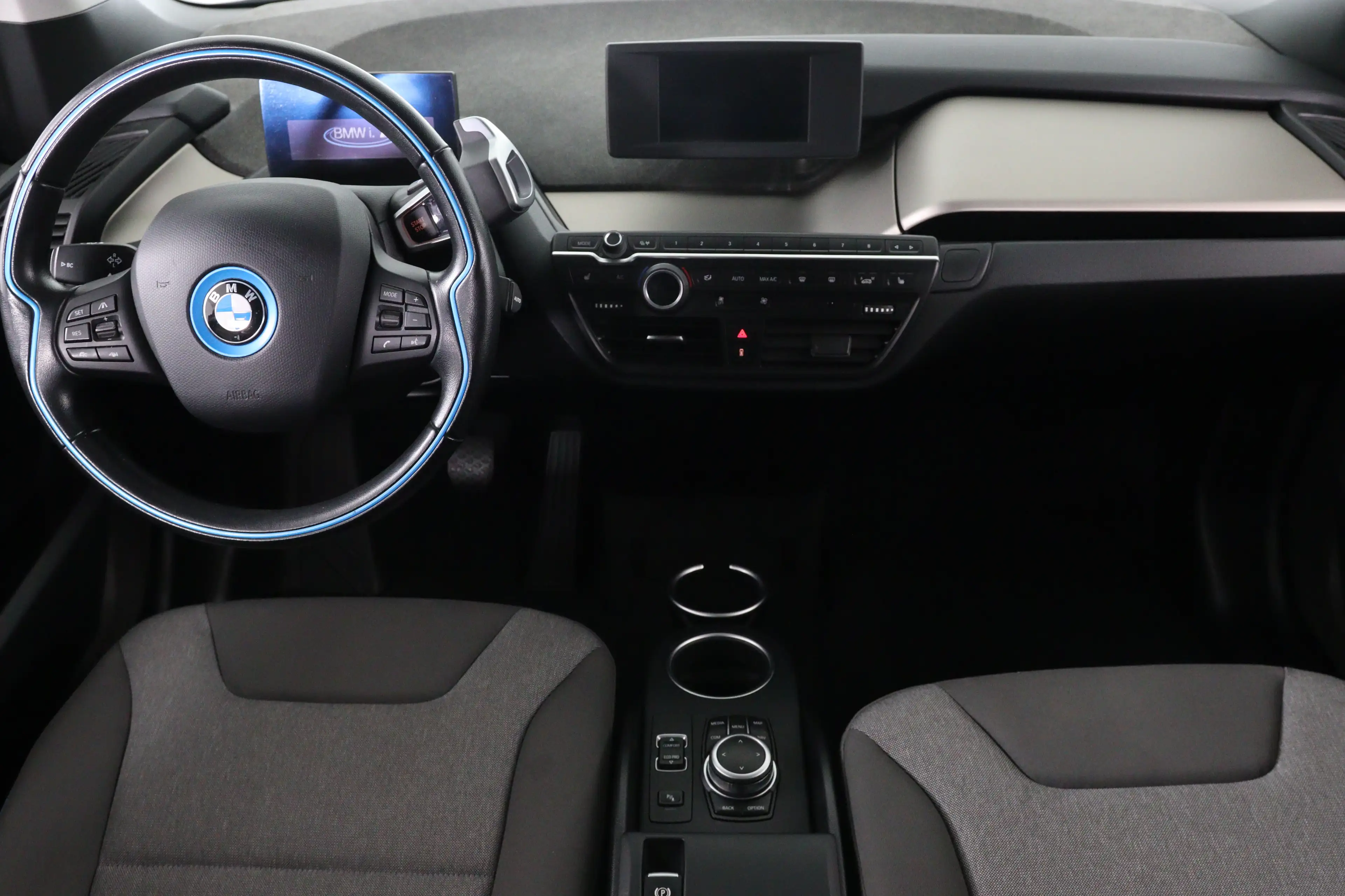 BMW i3 Basis 120Ah 42 kWh | Navigatie | Camera | LED | Cr — photo 4