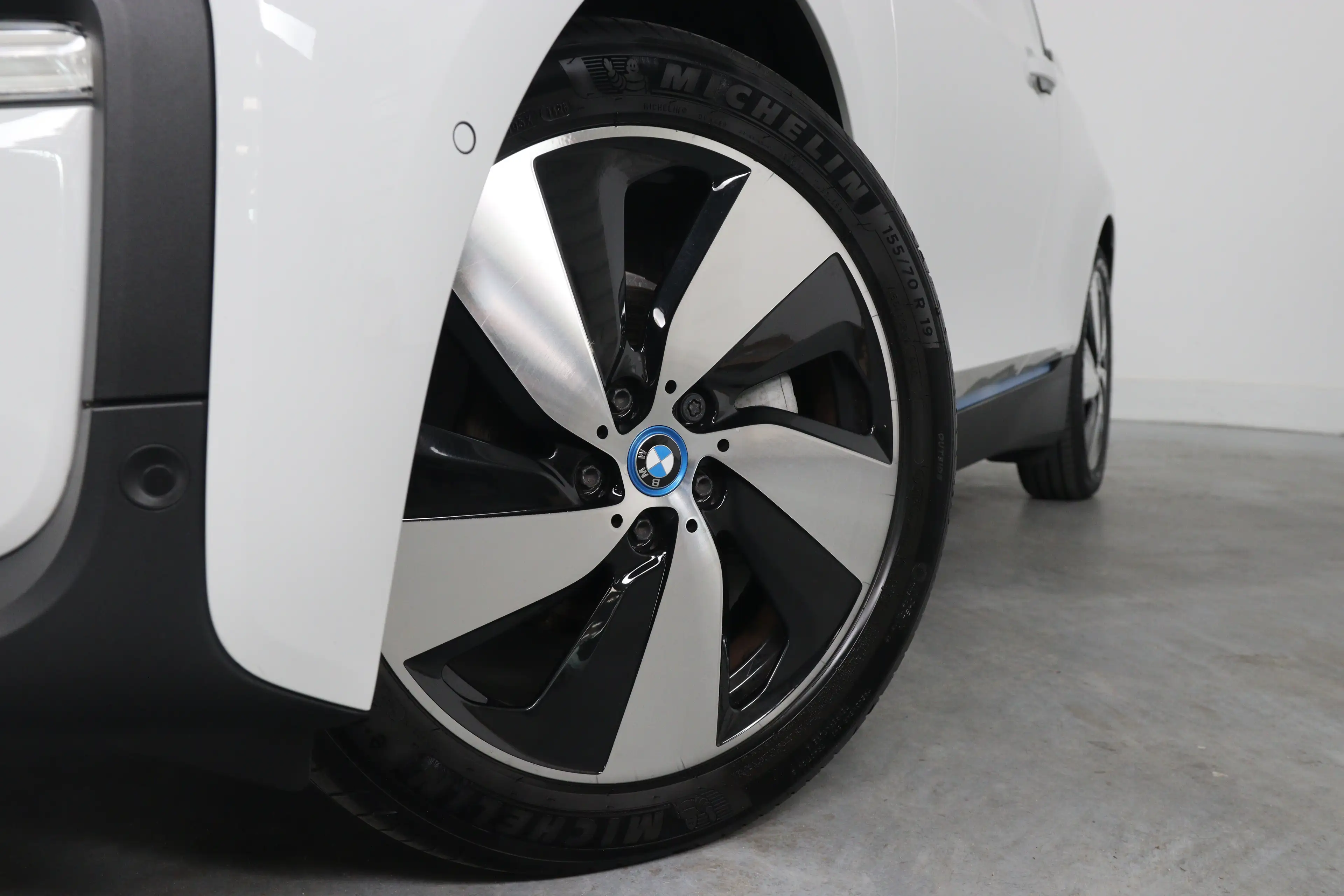 BMW i3 Basis 120Ah 42 kWh | Navigatie | Camera | LED | Cr — photo 19