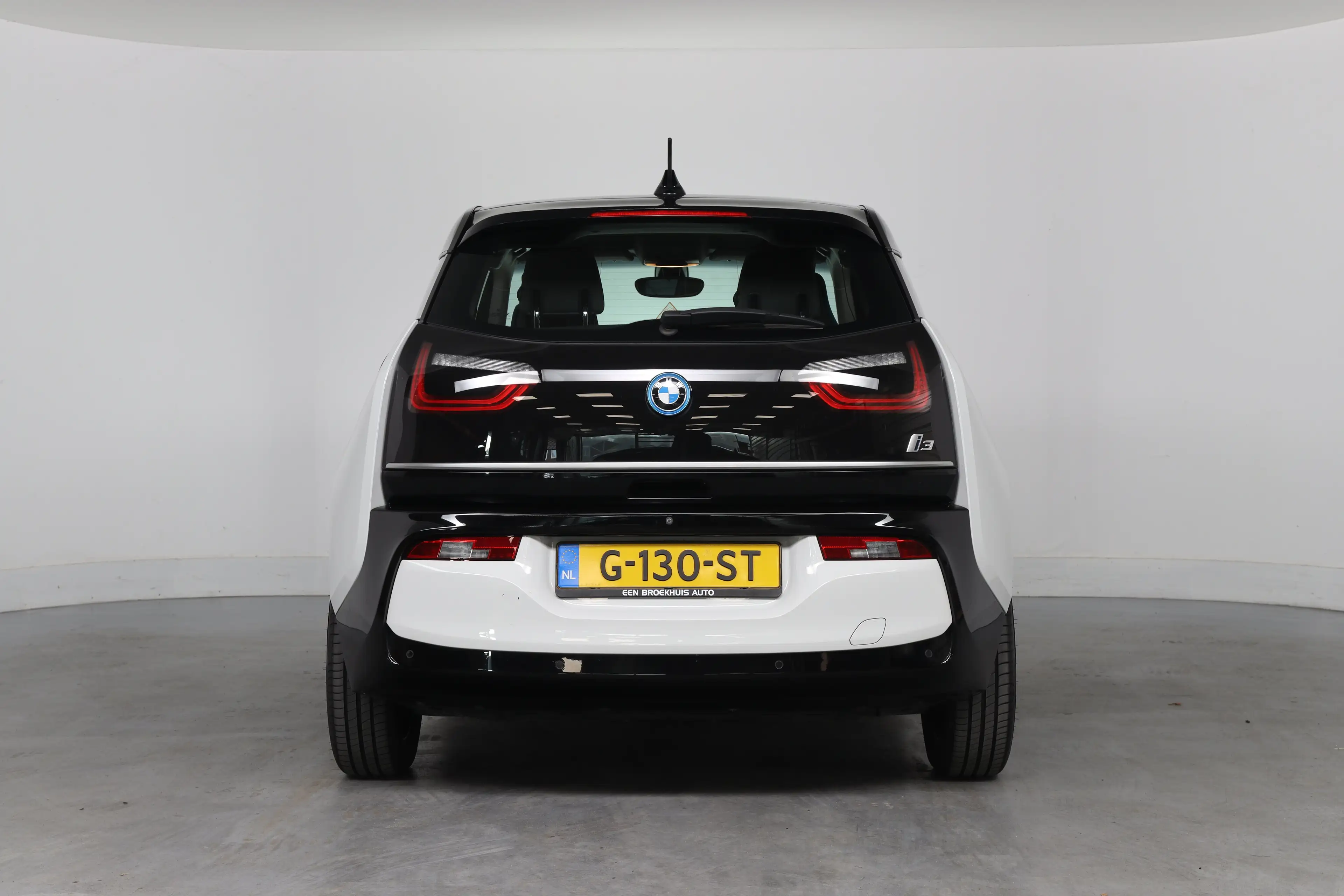 BMW i3 Basis 120Ah 42 kWh | Navigatie | Camera | LED | Cr — photo 9