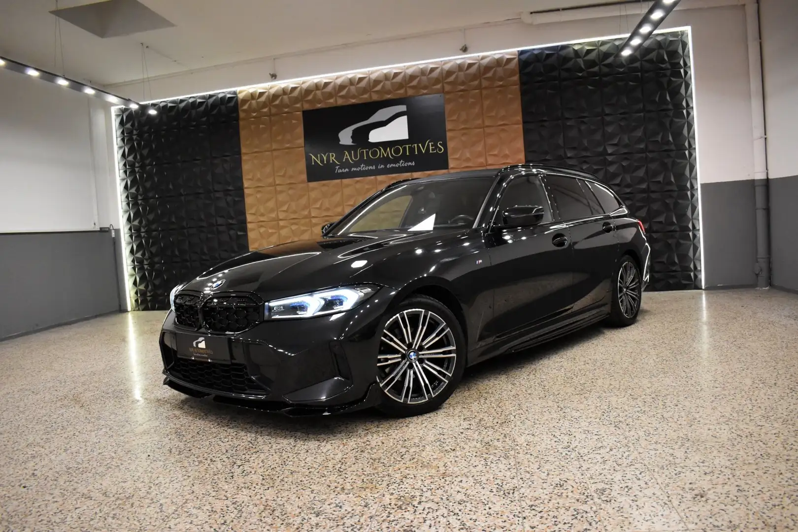 BMW 318 d Touring LCI M-PERFORMANCE, 1.HAND, LED, AHK, HUD Schwarz - 1
