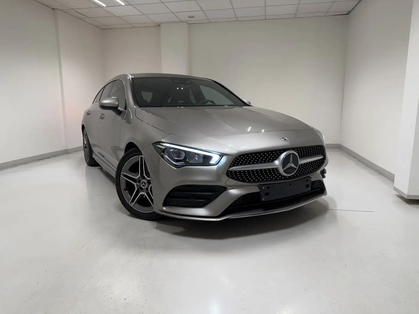 Mercedes-Benz CLA 180 CLA 180 Automatic Shooting Brake Premium AMG Gris - 2