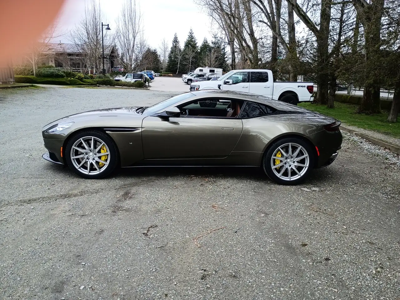 Aston Martin DB11 снимка Aston Martin DB11