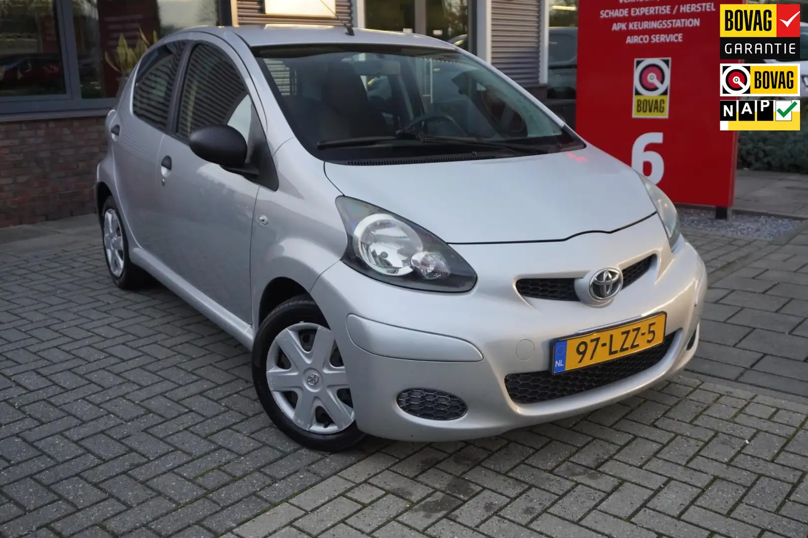 Toyota Aygo 1.0-12V Access / Airco / Radio / NAP Gris - 1