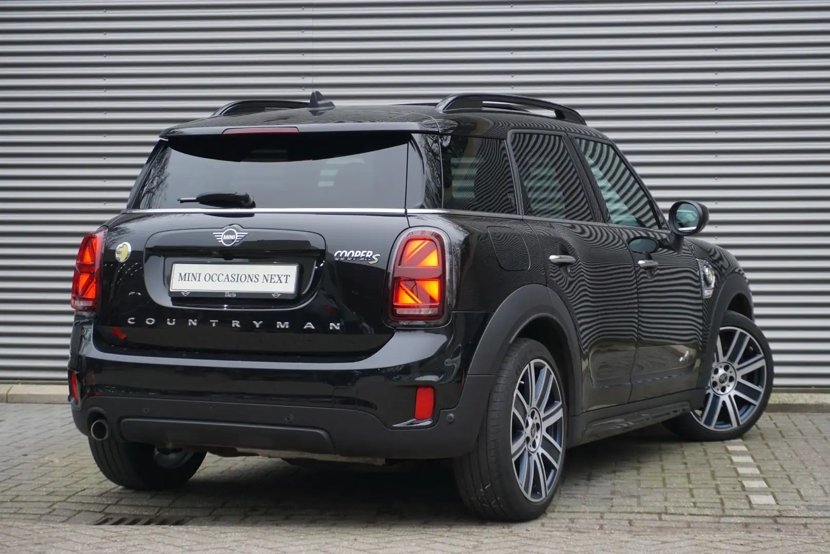 MINI Countryman SE MINI Yours Leer Lounge Carbon Black | Connected Na Black - 2