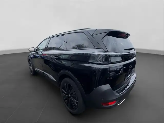 Peugeot 5008 view 2