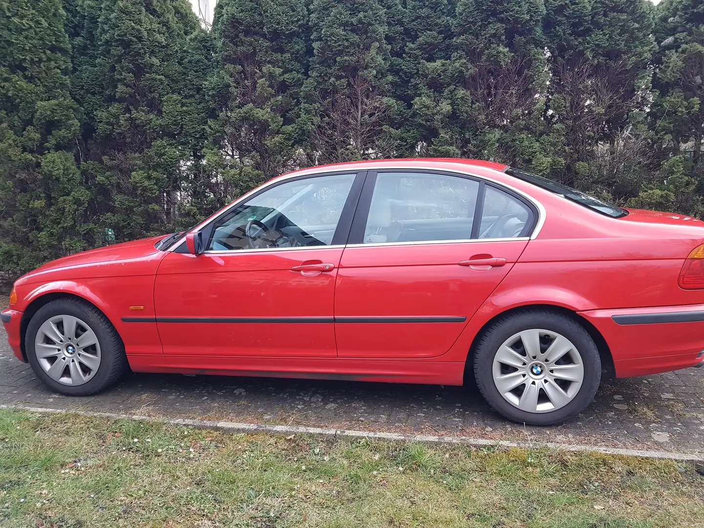 BMW 320 320i Rot - 1