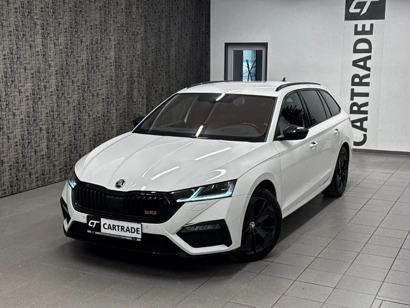 Skoda Octavia Combi 2,0 TDI RS DSG Weiß - 2